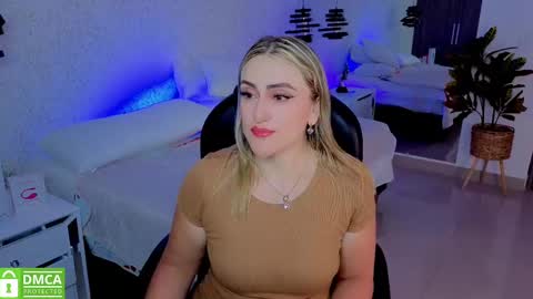 Snapshot of ela_ps chatting on 10/17/25, 12:08 LOREIN online show from 10/17/25, 12:08