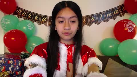 Elaine eli online show from 12/24/24, 02:10