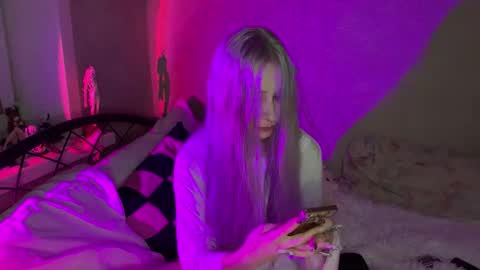 Elain online show from 09/11/25, 10:10