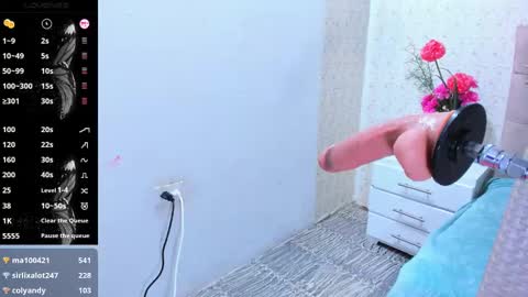 Snapshot of elalove_ chatting on 01/05/25, 09:47 Ela online show from 01/05/25, 09:47