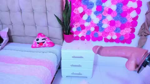 Snapshot of elalove_ chatting on 02/03/25, 04:57 Ela online show from 02/03/25, 04:57