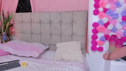 Snapshot of elalove_ chatting on 02/24/25, 12:09 Ela online show from 02/24/25, 12:09