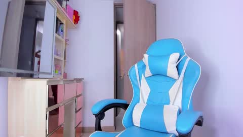 Snapshot of elalux777 chatting on 10/02/25, 12:50 elalux777 online show from 10/02/25, 12:50