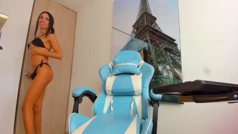 Snapshot of elalux777 chatting on 10/20/25, 03:45 elalux777 online show from 10/20/25, 03:45