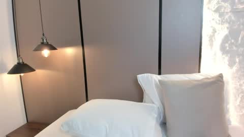 elara_bloom_ online show from 04/22/26, 02:47