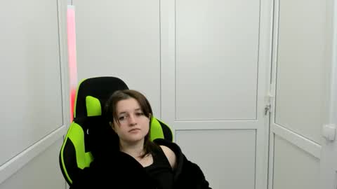 Snapshot of elara_muse chatting on 04/13/26, 06:41 Evie online show from 04/13/26, 06:41