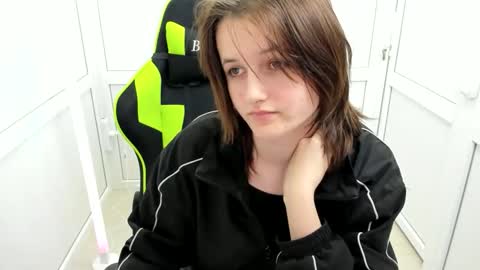 Snapshot of elara_muse chatting on 04/16/26, 06:47 Evie online show from 04/16/26, 06:47