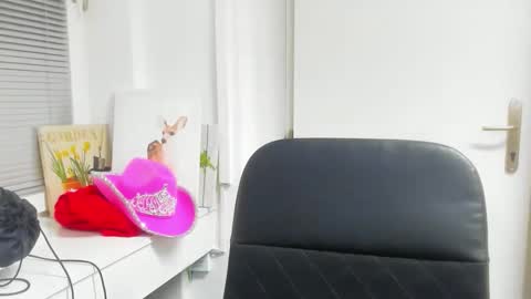 Snapshot of elararossy chatting on 12/18/25, 06:25 elararossy online show from 12/18/25, 06:25