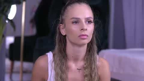 elarashine online show from 09/12/25, 09:04