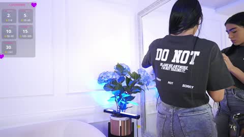 Snapshot of elasummeer chatting on 01/22/25, 11:45 Elasummeer online show from 01/22/25, 11:45