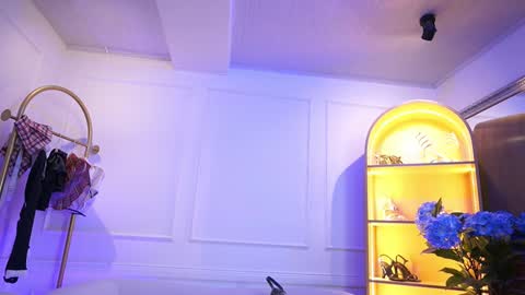 Snapshot of elasummeer chatting on 09/10/25, 11:54 Elasummeer online show from 09/10/25, 11:54