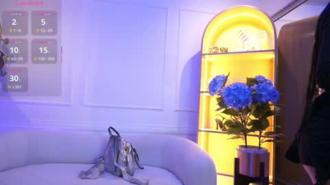 Snapshot of elasummeer chatting on 09/15/25, 12:05 Elasummeer online show from 09/15/25, 12:05