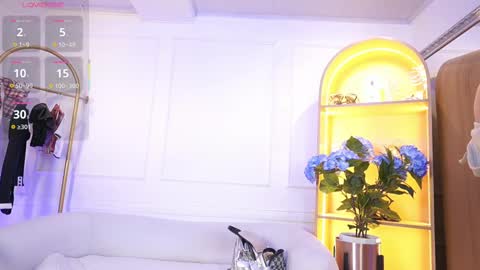 Snapshot of elasummeer chatting on 10/04/25, 11:52 Elasummeer online show from 10/04/25, 11:52