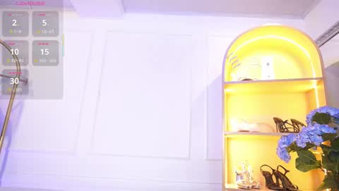 Snapshot of elasummeer chatting on 10/21/25, 11:44 Elasummeer online show from 10/21/25, 11:44