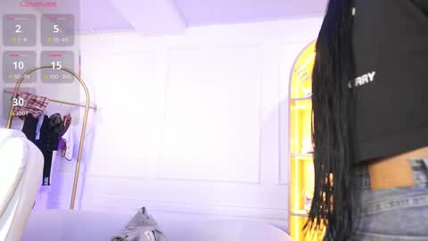 Snapshot of elasummeer chatting on 10/22/25, 12:05 Elasummeer online show from 10/22/25, 12:05