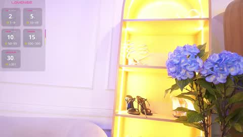 Snapshot of elasummeer chatting on 11/15/25, 12:56 Elasummeer online show from 11/15/25, 12:56