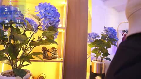 Snapshot of elasummeer chatting on 11/24/25, 11:54 Elasummeer online show from 11/24/25, 11:54