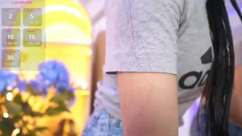 Snapshot of elasummeer chatting on 11/26/25, 11:44 Elasummeer online show from 11/26/25, 11:44