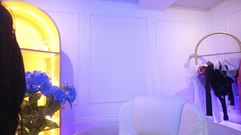 Elasummeer online show from 12/15/25, 11:47