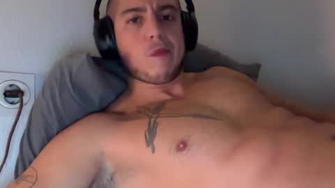 elcarlobukowski1905 online show from 10/27/25, 02:26