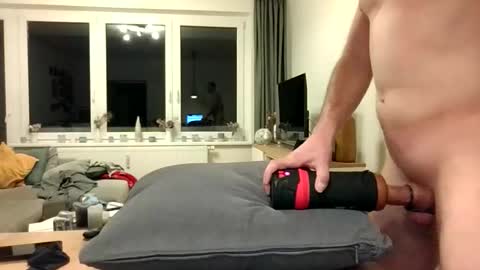 elcumbo01 online show from 03/28/26, 07:57