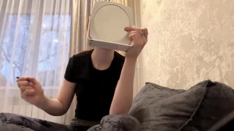 Snapshot of eleanorabouwens chatting on 04/05/26, 03:20 Lois online show from 04/05/26, 03:20