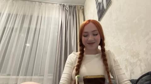 Snapshot of eleanorabouwens chatting on 04/15/26, 07:58 Lois online show from 04/15/26, 07:58