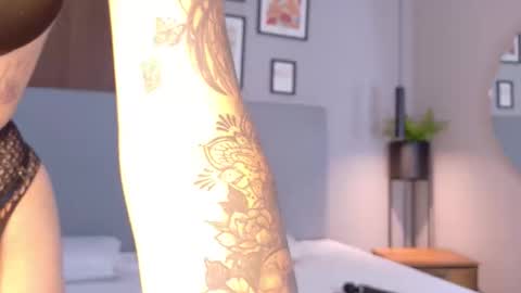 Snapshot of electrascot chatting on 10/18/25, 07:03 ELECTRA online show from 10/18/25, 07:03