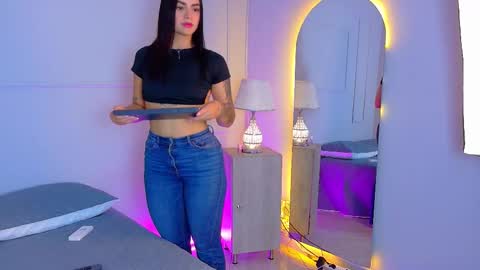 Snapshot of electrascot chatting on 11/28/25, 08:22 ELECTRA online show from 11/28/25, 08:22