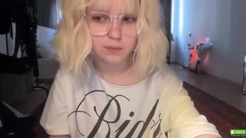 Snapshot of electric_woman chatting on 07/19/26, 02:10 Aleksa online show from 07/19/26, 02:10
