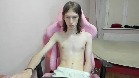 Snapshot of eleganc3 chatting on 10/29/25, 08:10 eleganc3 online show from 10/29/25, 08:10