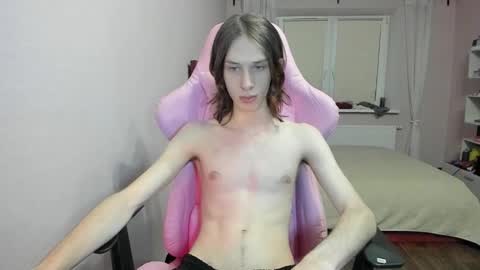 Snapshot of eleganc3 chatting on 11/22/25, 08:52 eleganc3 online show from 11/22/25, 08:52