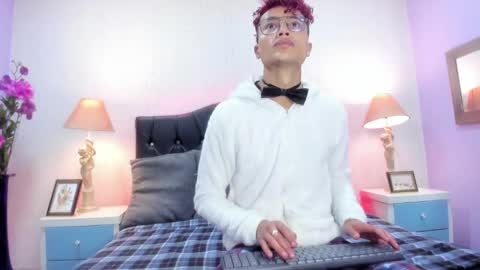 Elegant online show from 12/31/24, 02:51