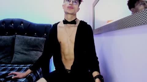 Elegant online show from 01/11/25, 02:41