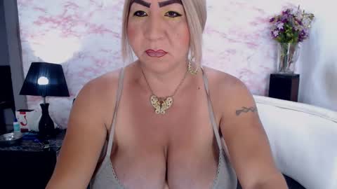 XIOMY   give LIKE on my page online show from 02/04/25, 12:22