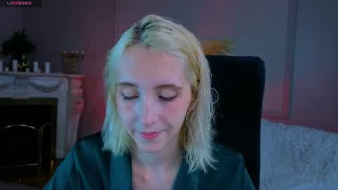 Snapshot of elen__moore chatting on 06/25/26, 05:23 Elen online show from 06/25/26, 05:23