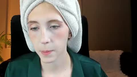 Snapshot of elen__moore chatting on 07/02/26, 05:24 Elen online show from 07/02/26, 05:24