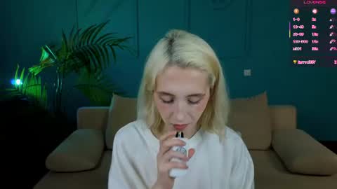 Snapshot of elen__moore chatting on 07/04/26, 05:24 Elen online show from 07/04/26, 05:24