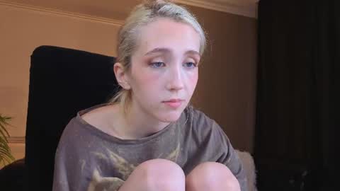 Snapshot of elen__moore chatting on 07/09/26, 05:33 Elen online show from 07/09/26, 05:33