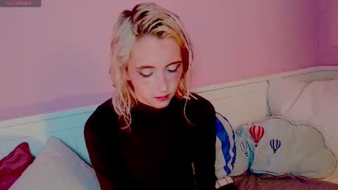 Snapshot of elen__moore chatting on 07/19/26, 05:33 Elen online show from 07/19/26, 05:33