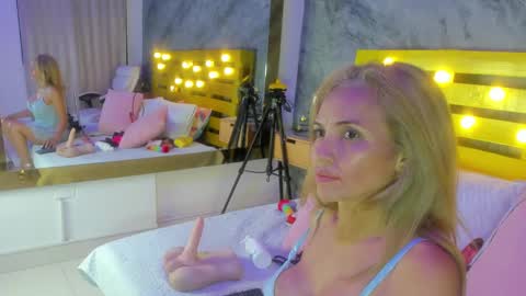 Elena online show from 02/06/25, 01:38