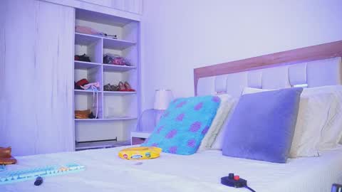 Elena online show from 11/25/25, 08:42