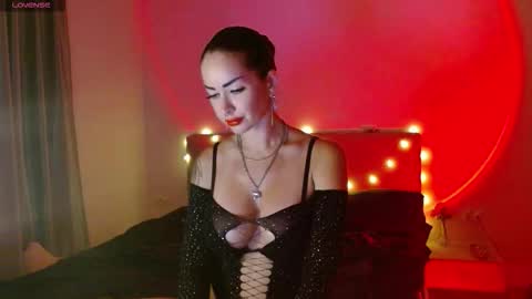 Elena online show from 11/18/25, 03:27