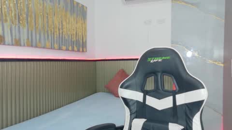 elena_wolff online show from 11/05/25, 12:05