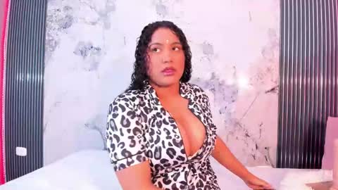 elena_wolff online show from 11/18/25, 12:09