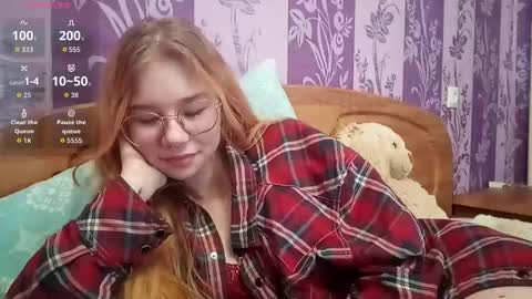 Snapshot of elenacastellani chatting on 02/09/26, 03:43 Mia online show from 02/09/26, 03:43