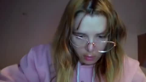 Elena online show from 11/18/25, 04:33