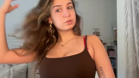 Elena online show from 06/01/26, 03:47