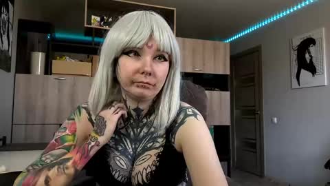 Snapshot of elenanickey chatting on 04/12/26, 12:43 Milana online show from 04/12/26, 12:43