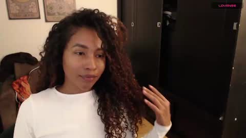 Snapshot of elenna_2 chatting on 08/04/26, 03:21 Elenna online show from 08/04/26, 03:21